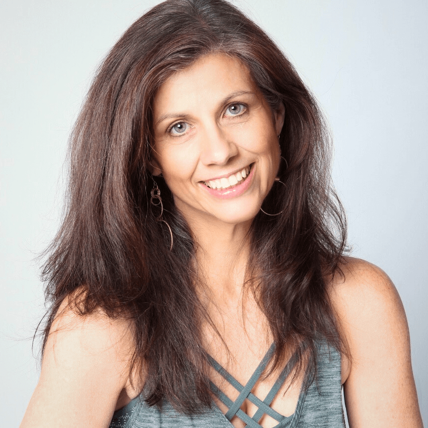 Circle Headshot 2 - Cathy Moore