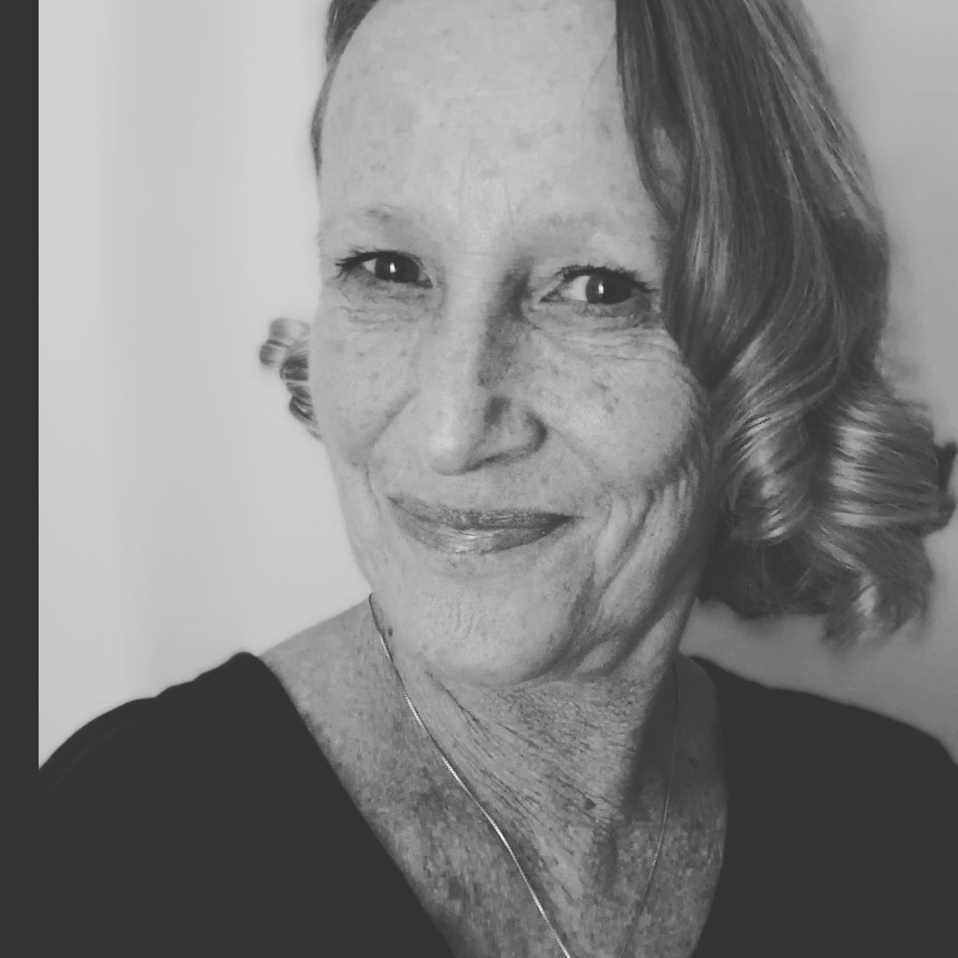 HEADSHOT - Liz Wyatt