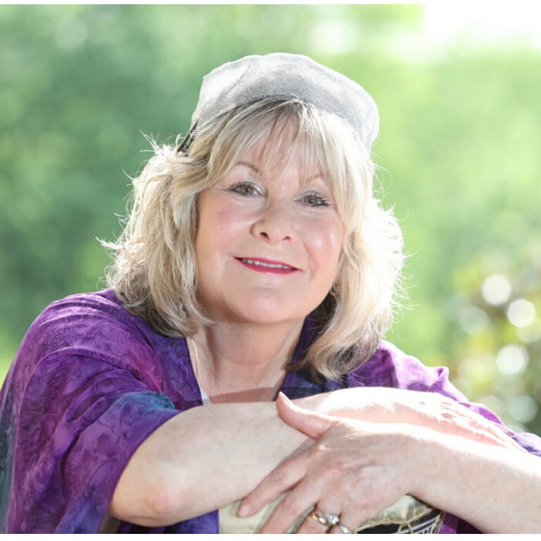 Headshot Nice - Cantor Lisa Levine